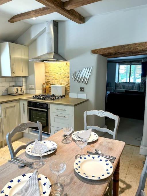 Cotswold Cottage- Central 威特尼 外观 照片